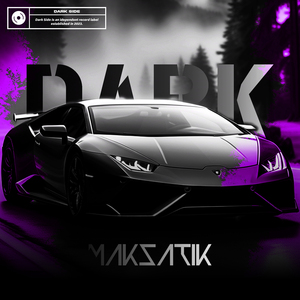 美女脱了个精光露出奶头屁吻
